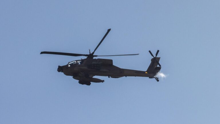 USA greifen Iran nach Hubschrauber-Abschuss an – Teheran reagiert mit Angriffen auf US-Stützpunkte in der Golfregion